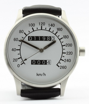 Vmax speedometer watch with km/h dial